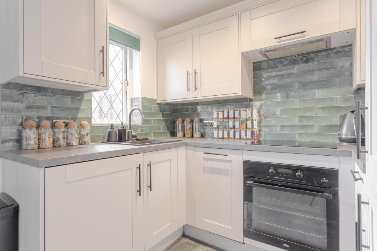 Apartament 2 King Beds Modern Refurb Flat - 10 Min 2 Bridge - Sleeps 6 Londra